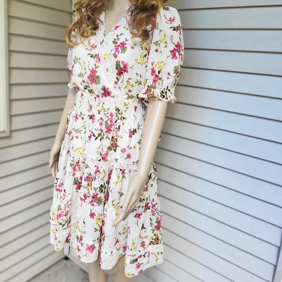 🔥SOLD🔥 🆕️🌺TAYLOR🌺 Women's Short Sleeve Floral Surplice Dress💃 - Picture 4 of 14